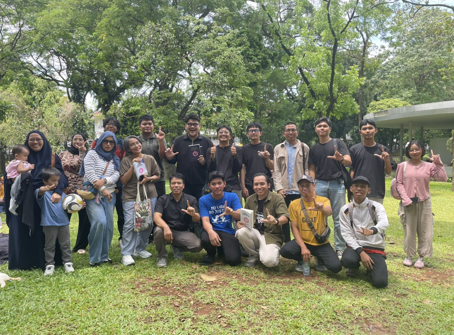 Dokumentasi ICW: Foto Bersama Halal Bi Halal Lingkar Pelajar