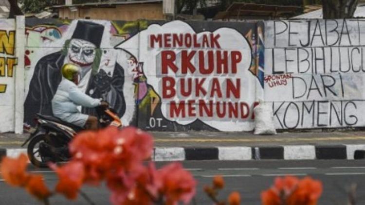 Tolak RKUHP (foto: BBC/Antara) Tolak RKUHP (foto: BBC/Antara)