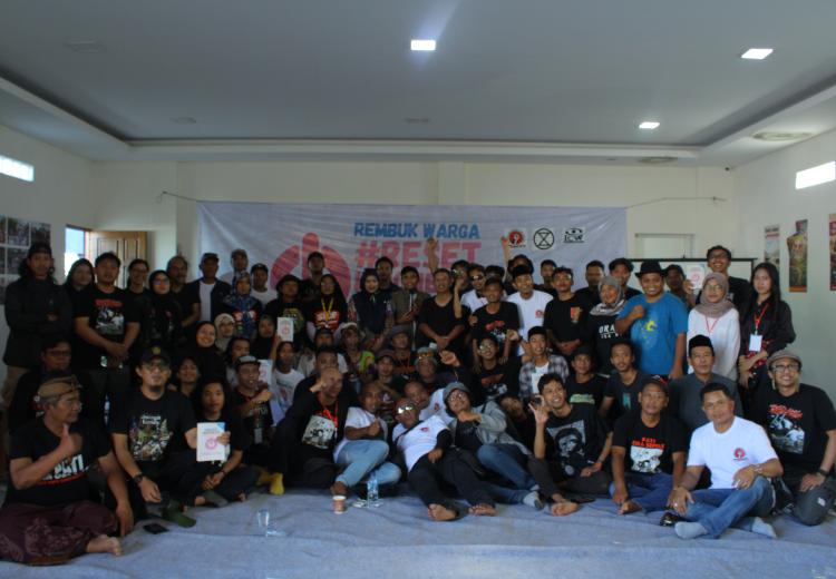 Dokumentasi: Sesi foto bersama acara Rembuk Warga Pati